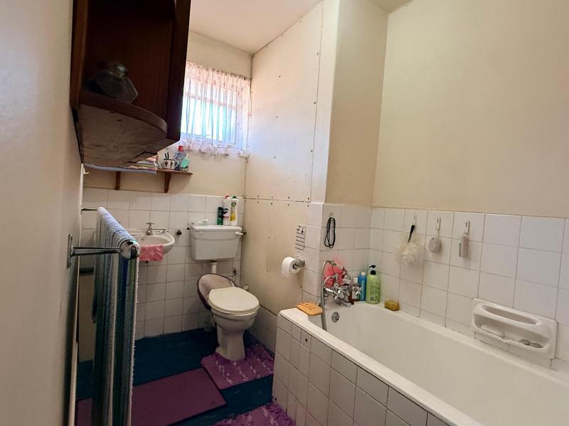 2 Bedroom Property for Sale in Oakdale Western Cape